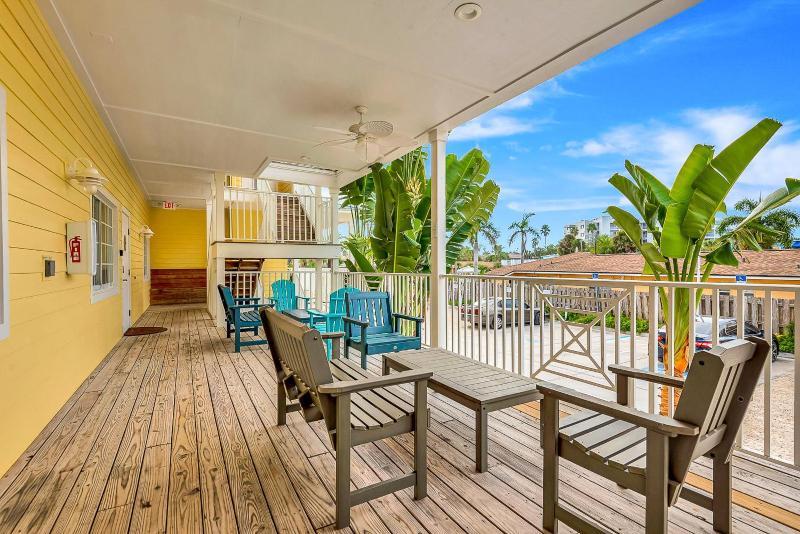 2BR Beach Club – Beach Heated Pool & Hot Tub - image 15