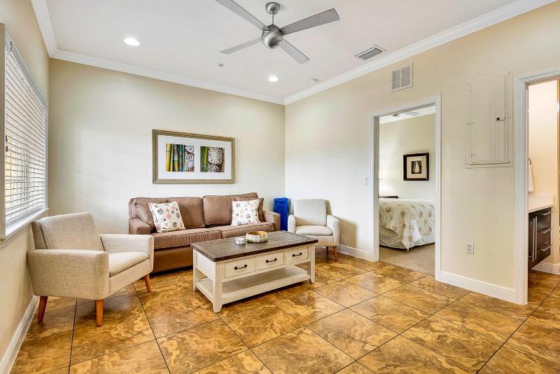 2BR Beach Club – Beach Heated Pool & Hot Tub - image 12