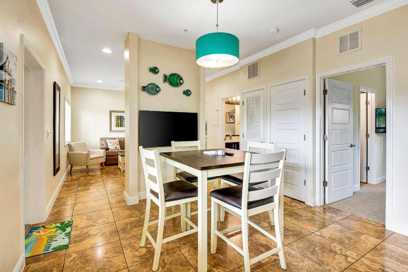 2BR Beach Club – Beach Heated Pool & Hot Tub - image 39