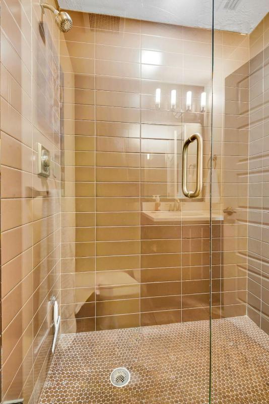 2BR Beach Club – Beach Heated Pool & Hot Tub - image 2