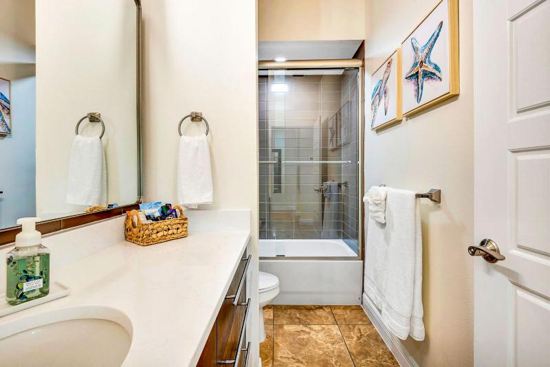 2BR Beach Club – Beach Heated Pool & Hot Tub - image 42