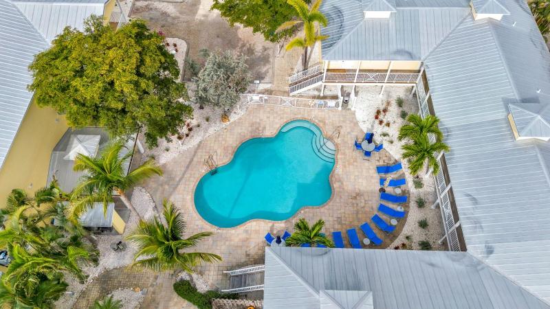 2BR Beach Club – Beach Heated Pool & Hot Tub - image 29