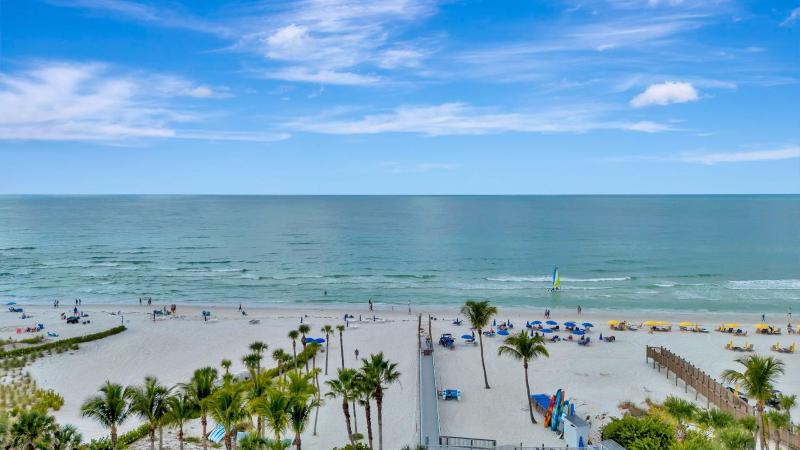 2BR Beach Club – Beach Heated Pool & Hot Tub - image 19