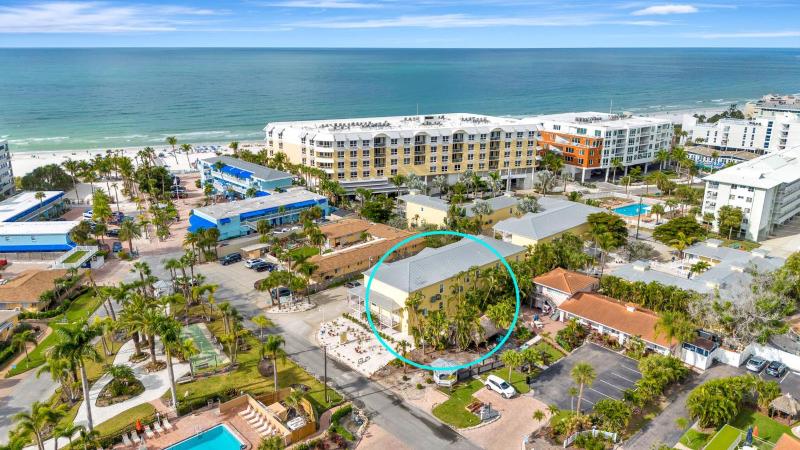 2BR Beach Club – Beach Heated Pool & Hot Tub - image 32
