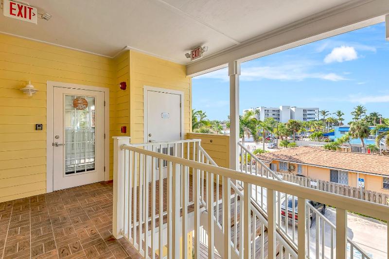 2BR Beach Club – Heated Pool Hot Tub & Beach - image 14
