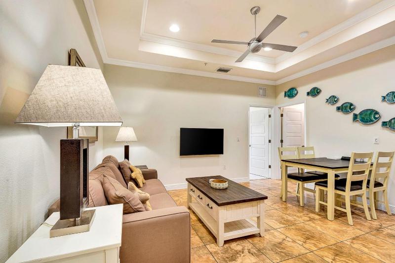 2BR Beach Club – Heated Pool Hot Tub & Beach - image 29
