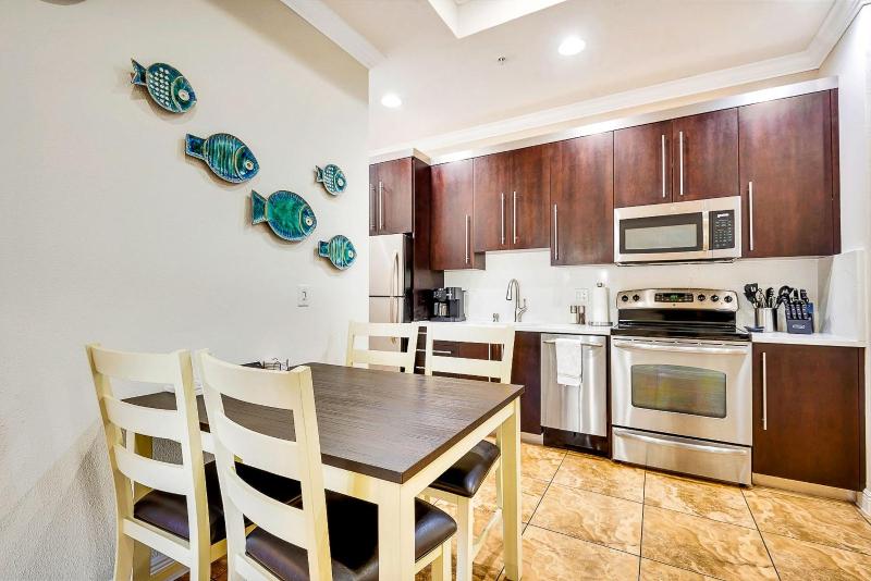 2BR Beach Club – Heated Pool Hot Tub & Beach - image 15