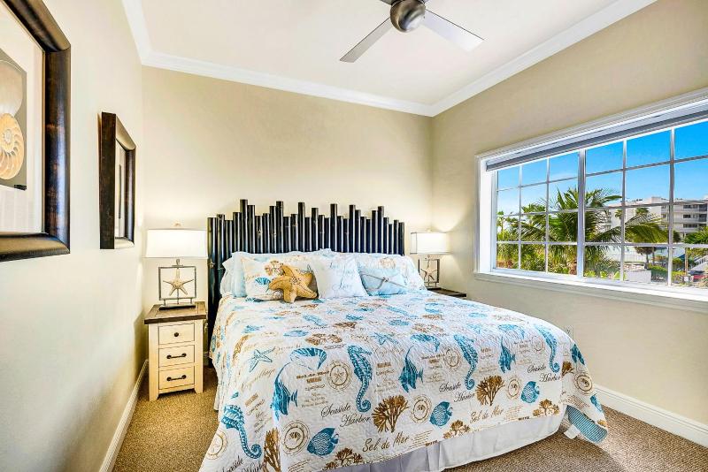 2BR Beach Club – Heated Pool Hot Tub & Beach - image 4