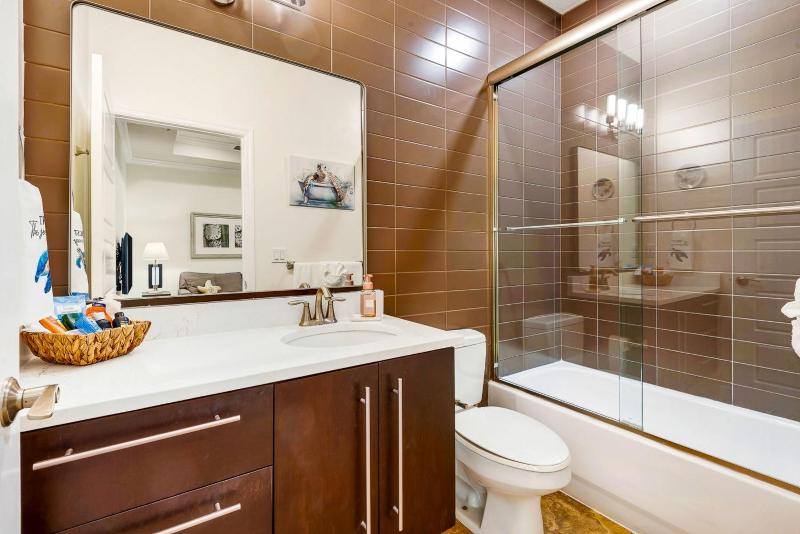 2BR Beach Club – Heated Pool Hot Tub & Beach - image 30
