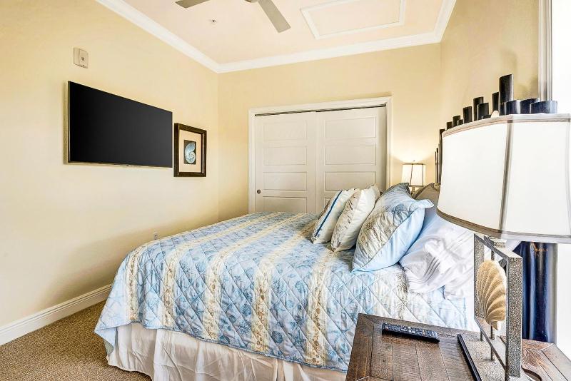 2BR Beach Club – Heated Pool Hot Tub & Beach - image 39