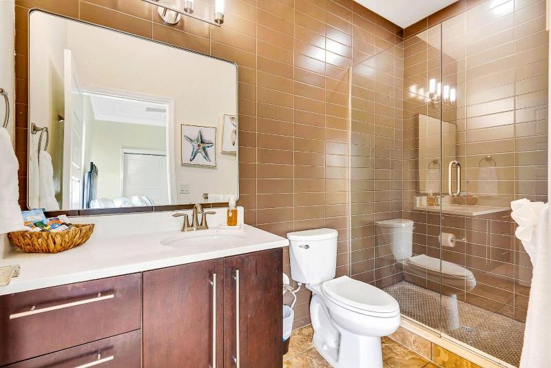 2BR Beach Club – Heated Pool Hot Tub & Beach - image 21