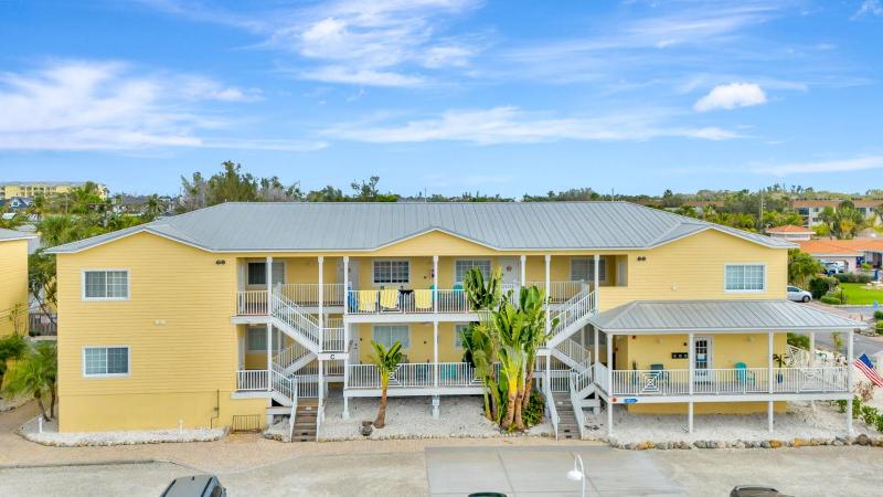 2BR Beach Club – Heated Pool Hot Tub & Beach - image 13