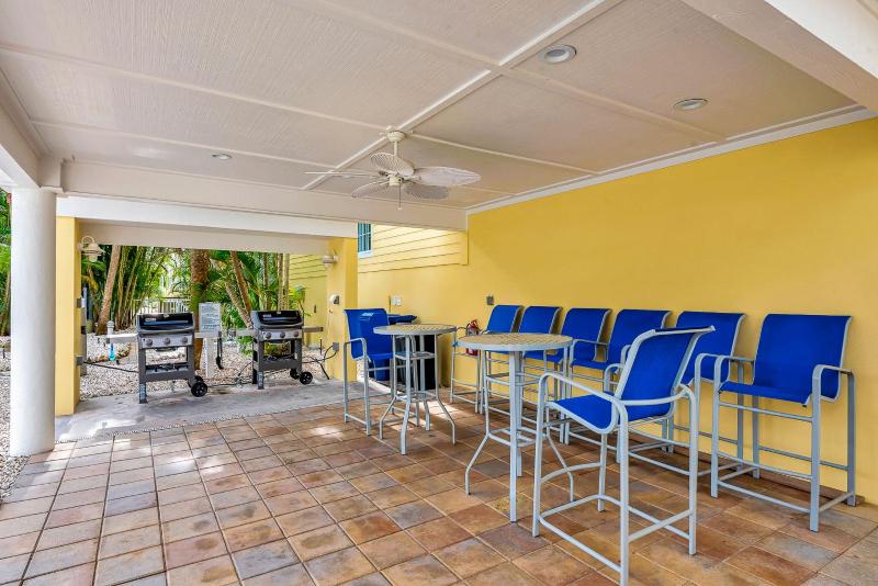 2BR Beach Club – Heated Pool Hot Tub & Beach - image 37