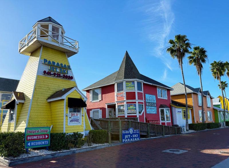 2BR Beach Club – Heated Pool Hot Tub & Beach - image 9