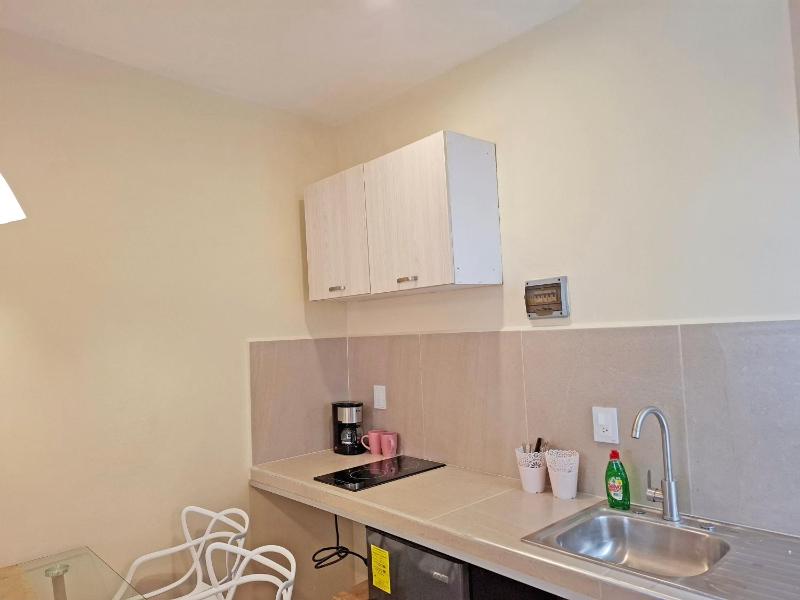 New Elegant Studio with Pool Garden & Comfort - image 9