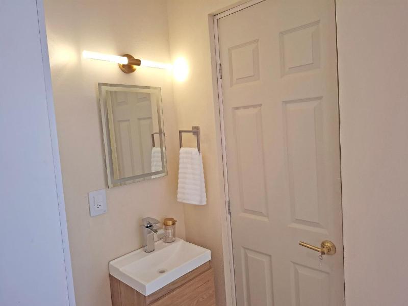 New Elegant Studio with Pool Garden & Comfort - image 16