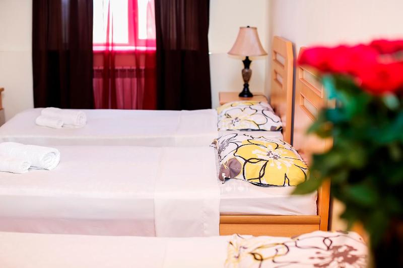 Standard Triple Room image 2