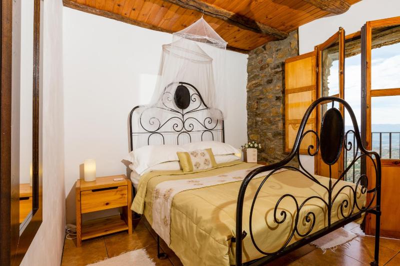 Three-Bedroom House image 4