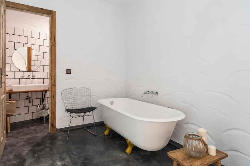 Large Double Room image 2