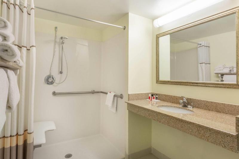 Ramada Plaza by Wyndham Virginia Beach Oceanfront - image 10