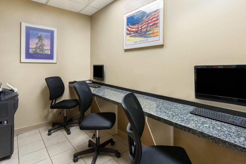 Ramada Plaza by Wyndham Virginia Beach Oceanfront - image 3