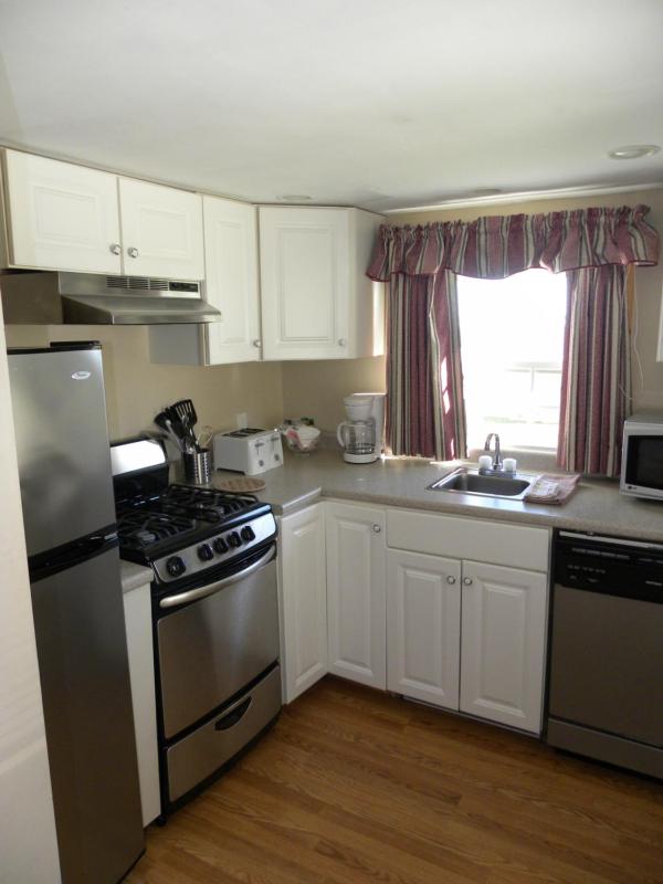 Deluxe One-Bedroom Cottage w/ 2 Queen Beds and Sea View image 3