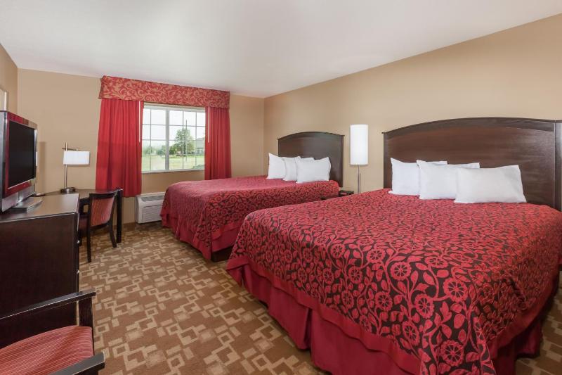 Queen Room with Two Queen Beds - Non-Smoking image 2
