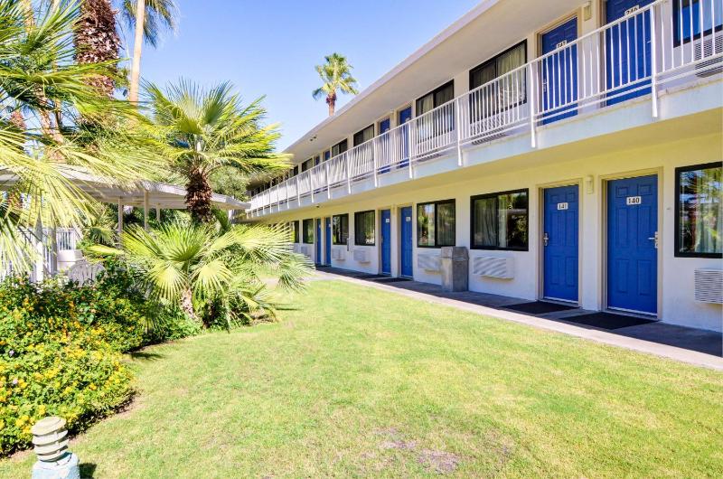 Motel 6-Palm Springs CA - East - Palm Canyon - image 12