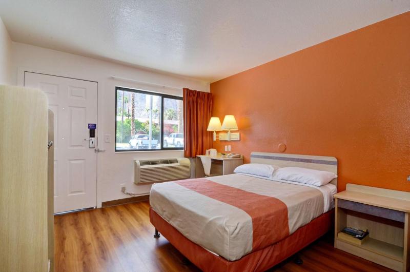 Motel 6-Palm Springs CA - East - Palm Canyon - image 41