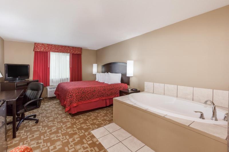 Deluxe King Suite image 2