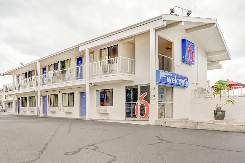 Motel 6-Portland OR - Central - image 2