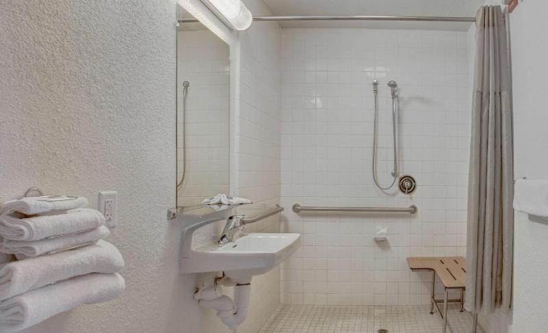 Double Room - Disability Access image 4