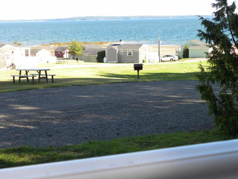 Deluxe One-Bedroom Cottage w/ 2 Queen Beds and Sea View image 3