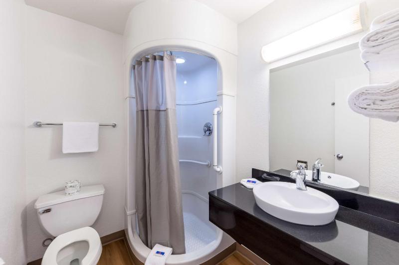 Deluxe Quadruple Room image 1