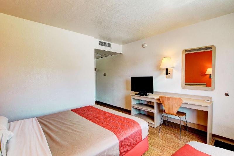 Quadruple Room image 3
