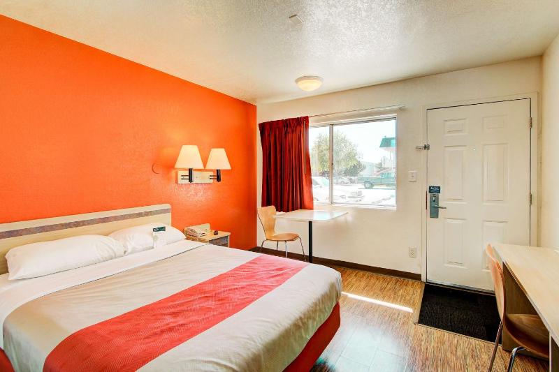 Queen Room image 3