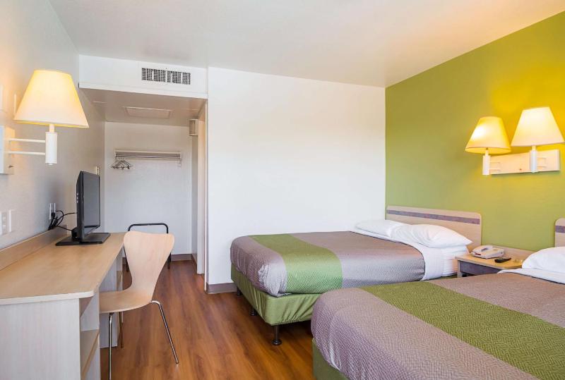 Quadruple Room image 1