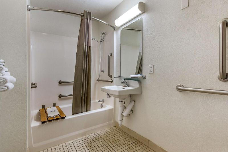 Double Room - Disability Access image 4