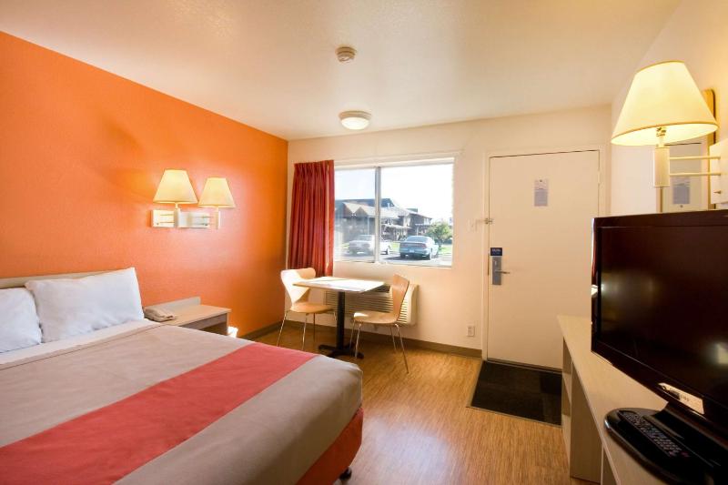 Double Room - Disability Access - Roll In Shower image 2