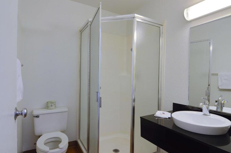 Double Room - Disability Access image 3