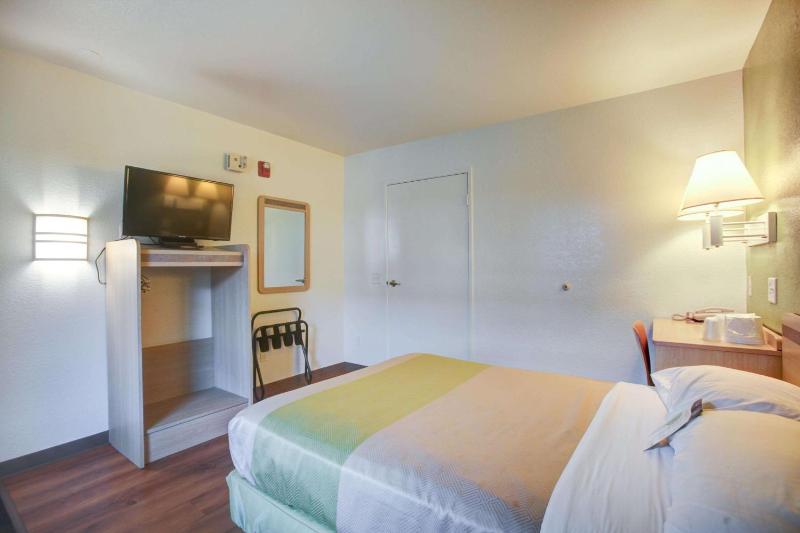 Double Room - Disability Access image 3