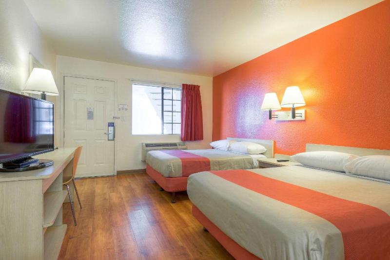 Quadruple Room image 4