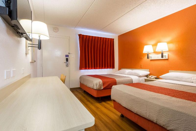 Quadruple Room image 1