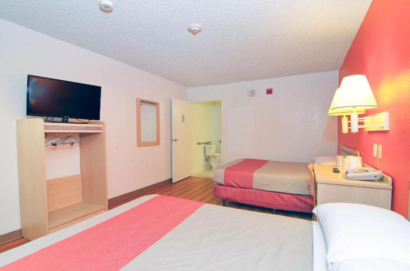 Quadruple Room - Disability Access image 3