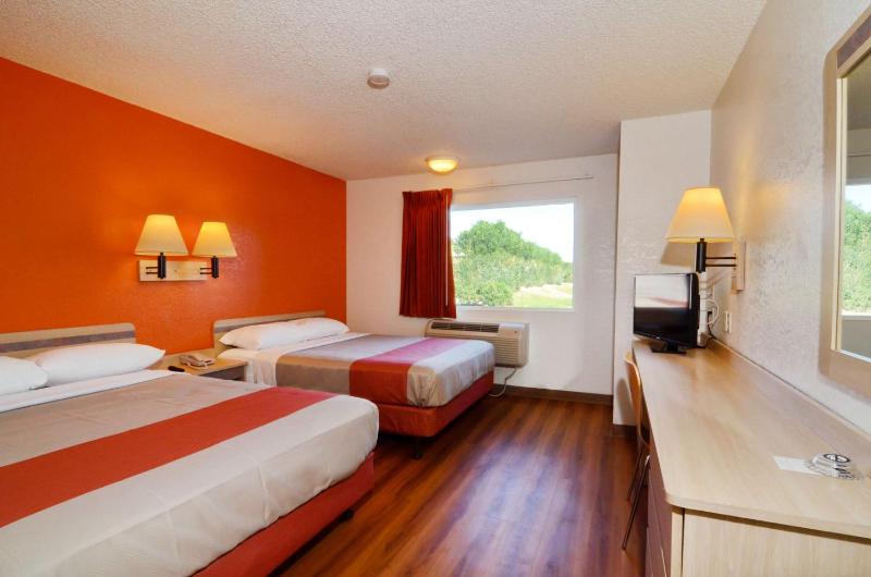 Quadruple Room image 3