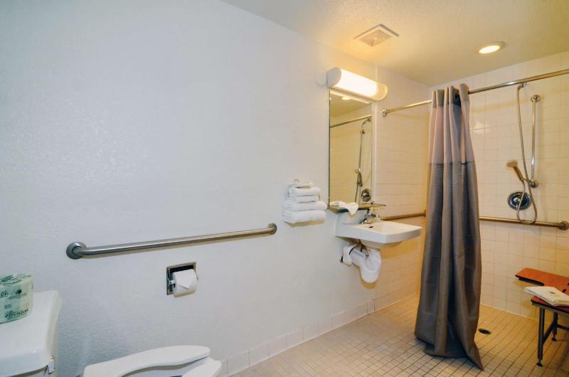 Quadruple Room - Disability Access image 2