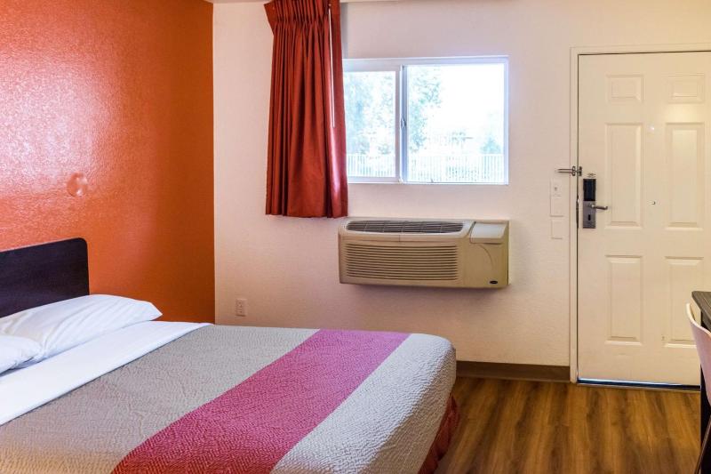 Double Room - Disability Access image 3