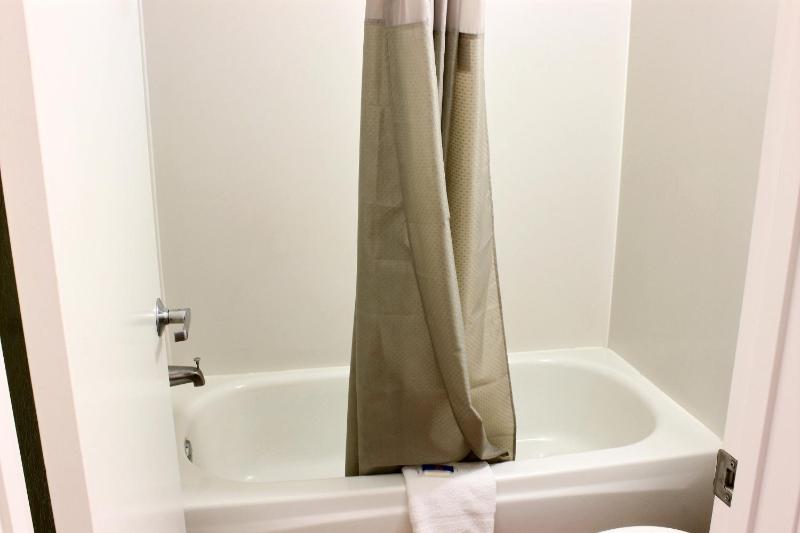 Standard Queen Room image 2
