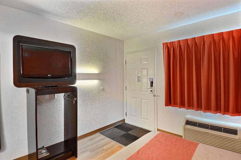 Queen Room image 1