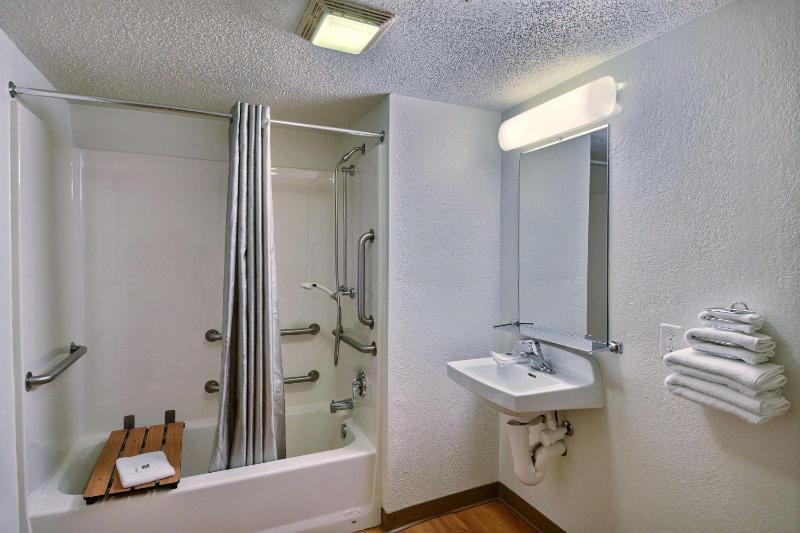 Quadruple Room - Disability Access image 2